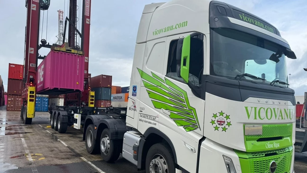 KRONE Box Liner Vicovanu Transport 15 konteyner şasi teslimatı